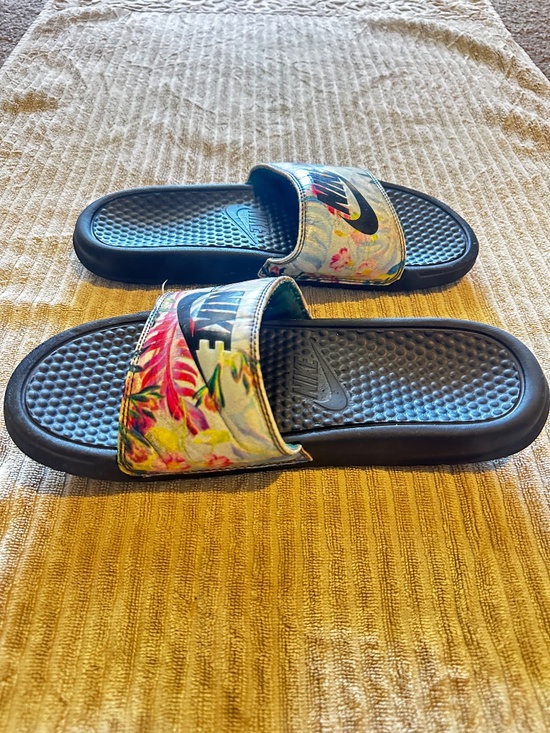Nike Benassi JDI Floral Slides Sandals Men’s Size 10 Black Tropical Print Comfor main image 4